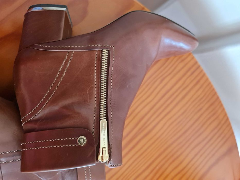Botins em pele mel Luis Onofre