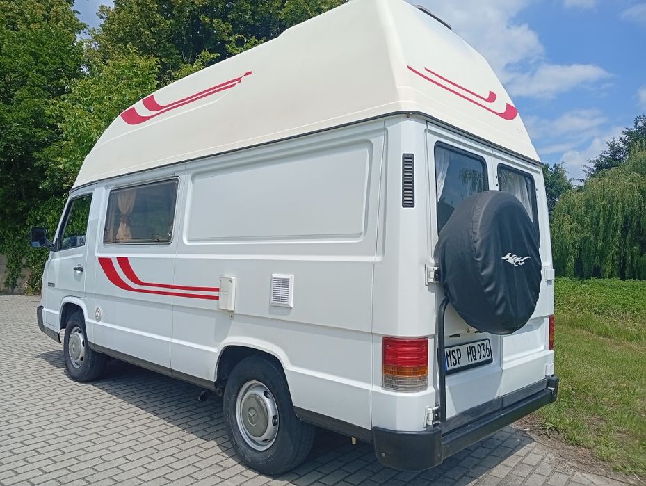Mercedes MB100 kamper,4-osobowy,woda,ogrzewanie,WC,prysznic.