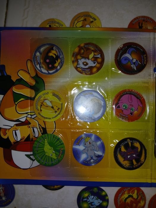 Caderneta pokemon com tazos