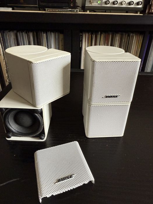 Conjunto colunas Bose Acoustimass 30 com 4 satélites Jewel Bose