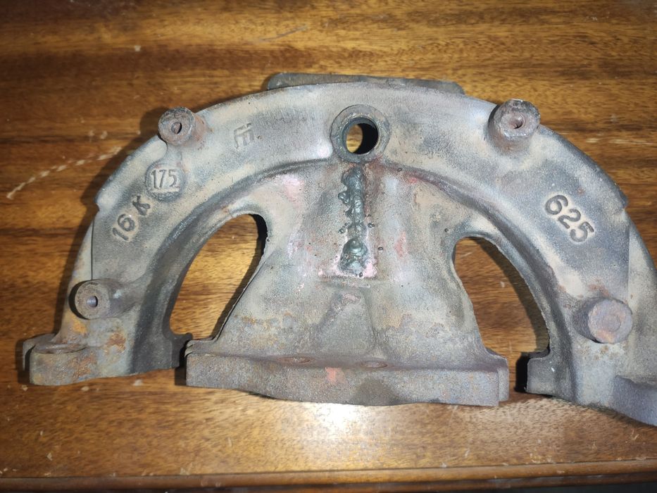 Выпускной коллектор Peugeot 307 1.6 лопнувшый