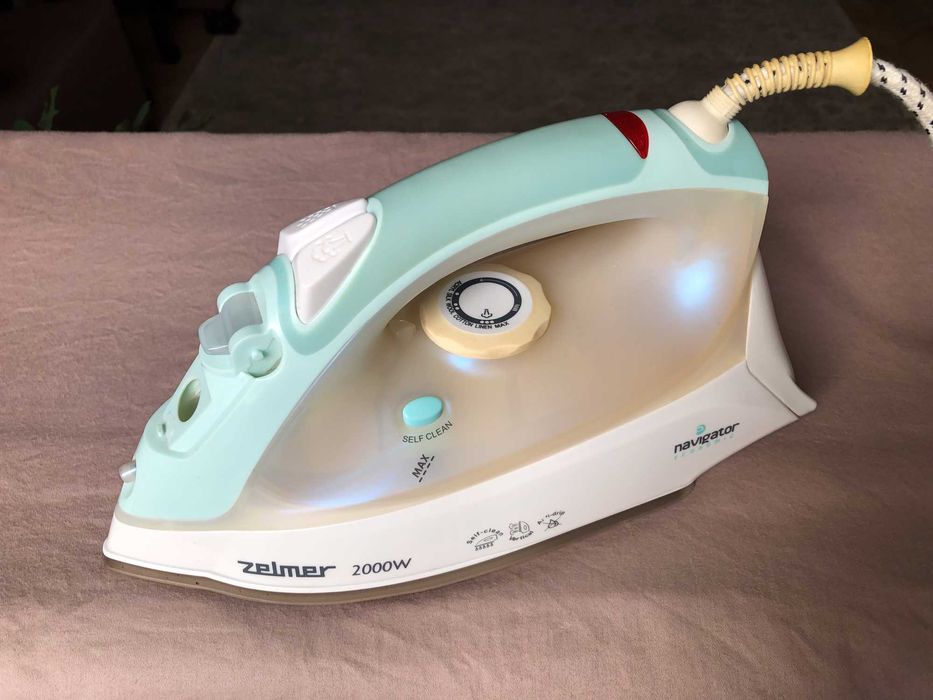 Праска Zelmer 28Z019, 2000 Вт. Стан чудовий, усе працює як треба.