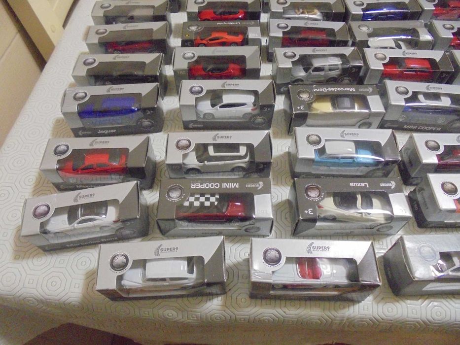 Lote de 90 carrinhos novos, escala 1:60