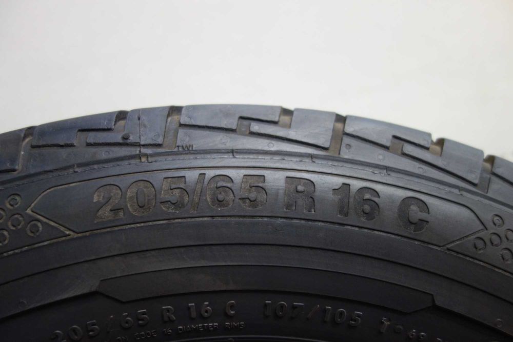 Opony letnie 205/65/16C - CONTINETNAL Conti Van Contact 100