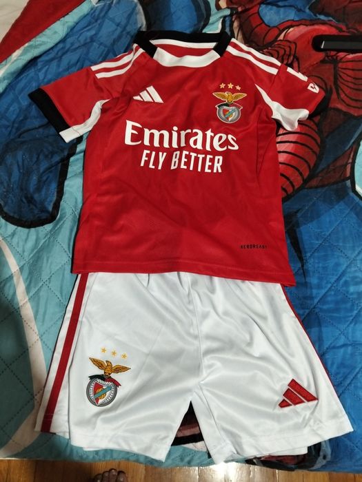 Equipamento De Benfica