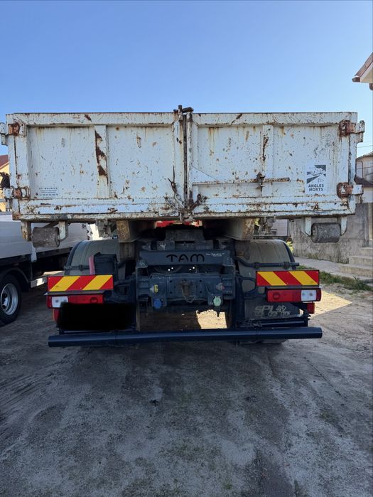 Renault kerax com ampiroll e grua