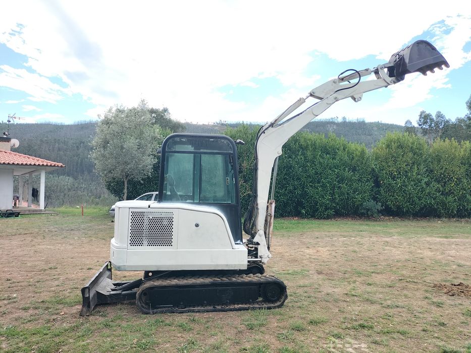 Mini giratória Bobcat 331