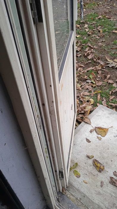 Пластикові двойні двері б/у 87/218 с рамой в гарному стані