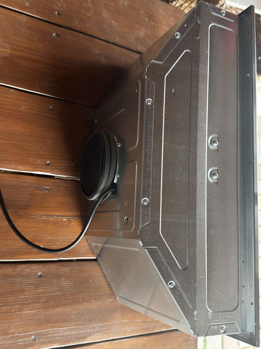 Встроенная кухонная вытяжка