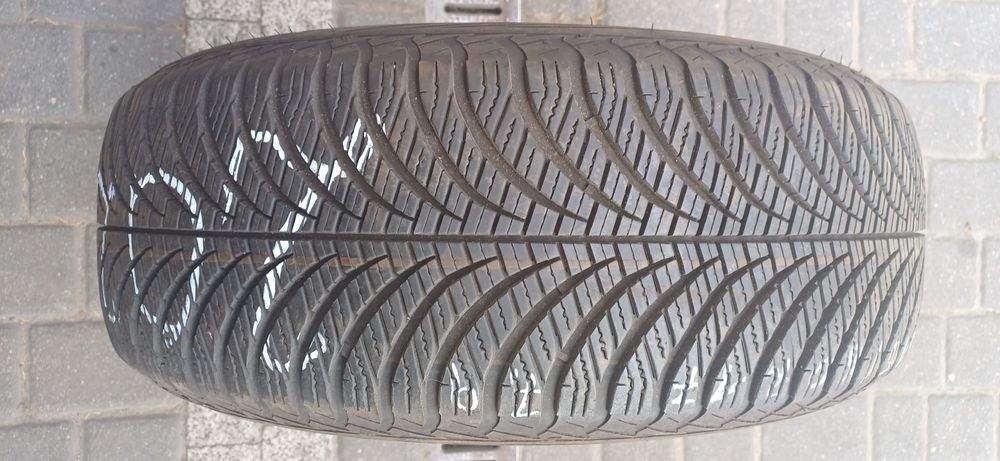 GOODYEAR 215/60R17 100V , pojedyńcza opona wielosezonowa.