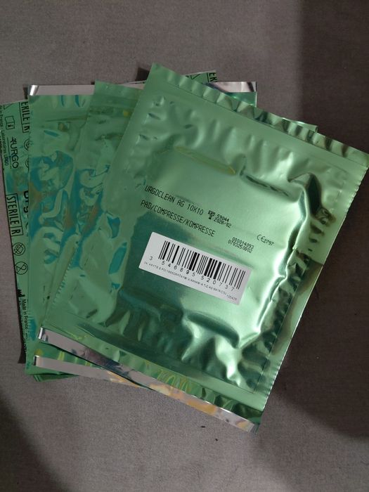 Opatrunek UrgoClean Ag 10cm x 10cm 4szt.