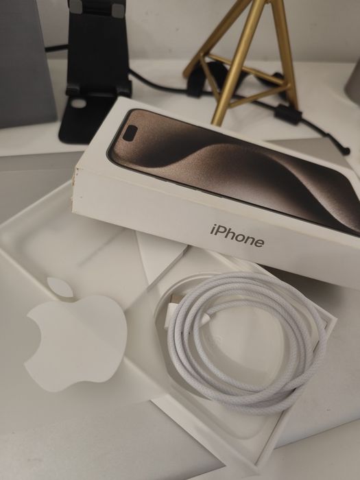 Cabo original iPhone com adesivo uma chave e caixa a caixa
