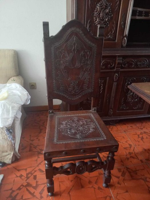 Mesa + 6 cadeiras de Couro Lavrado