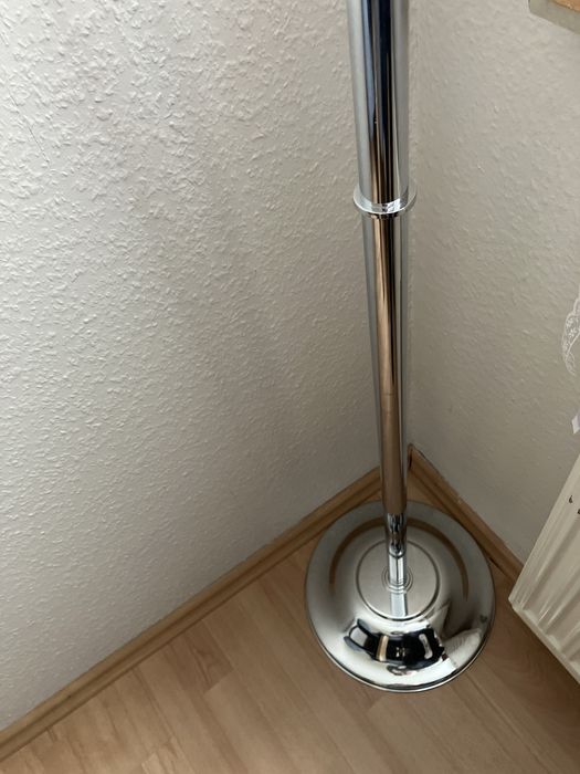 Stylowe lustro stojące z funkcją powiekszenia