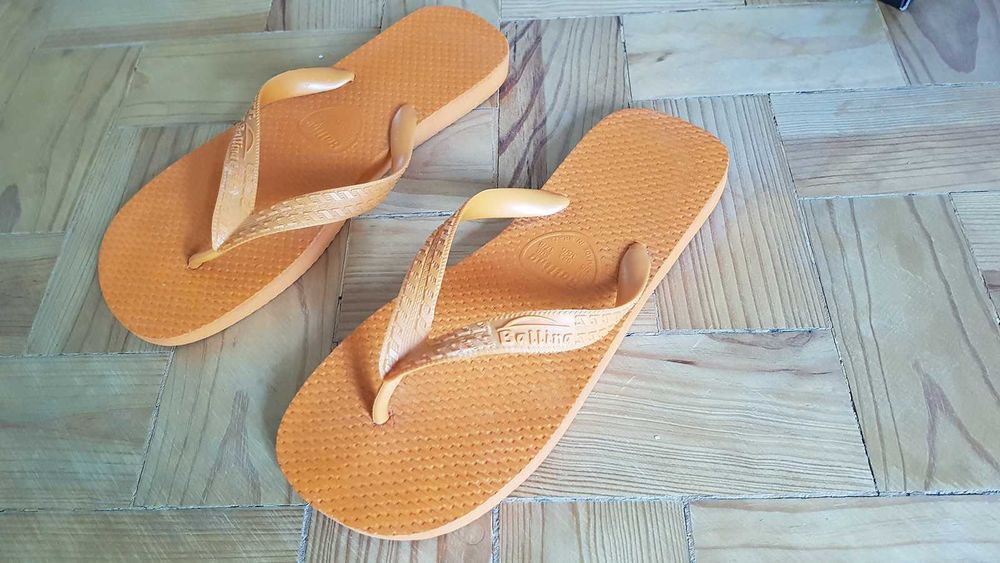 4 pares de calçado (havaianas, botins, sapatos, sapatilhas)