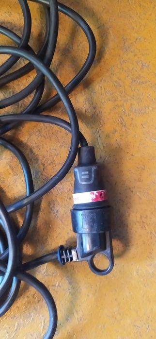 Przedłużacz 15 mb. 3*1.5 kw. Polecam!