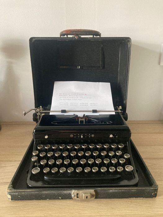 Máquina de escrever  ***  Royal P