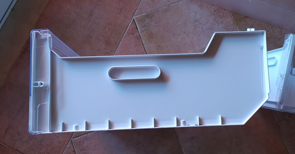 Indesit LR7 S2 W congelador prateleiras ver fotos