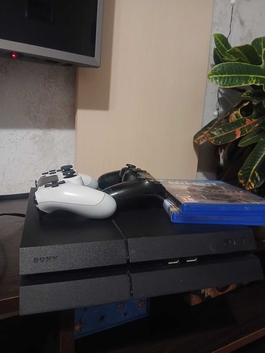 Ігрова приставка Ps 4
