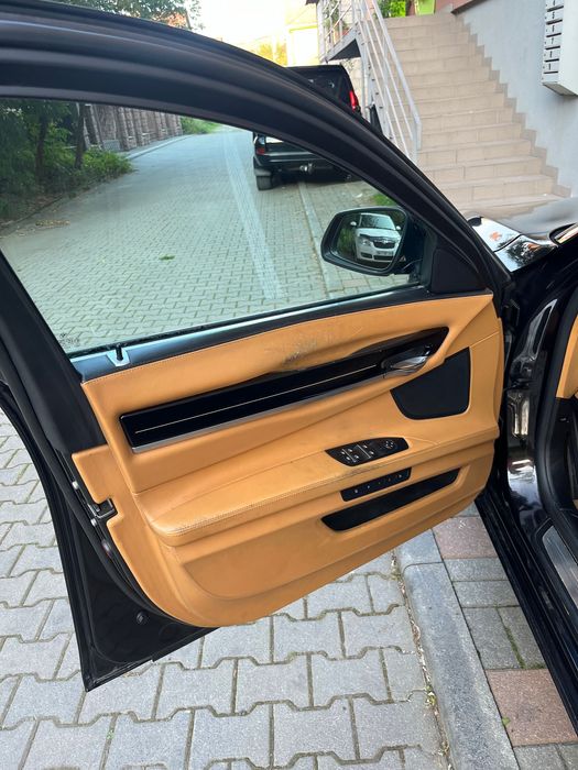 Автомобіль BMW 730D Drive