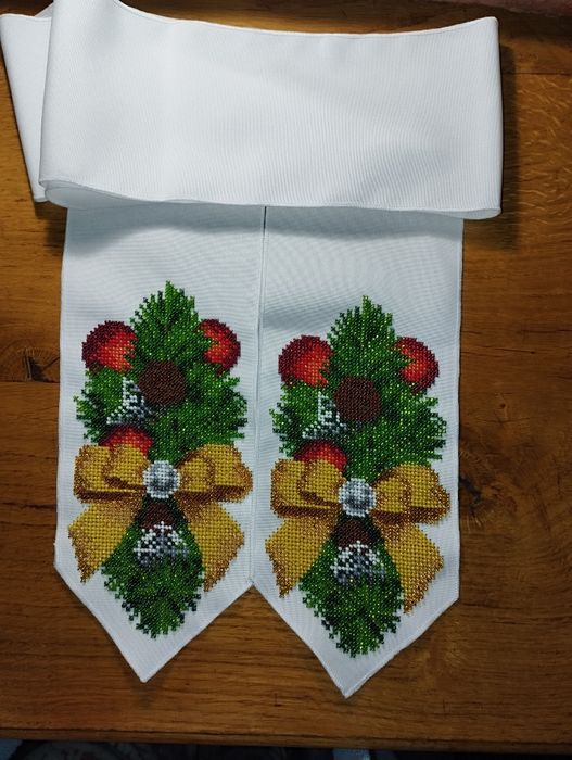 Вишитий бісером бантик