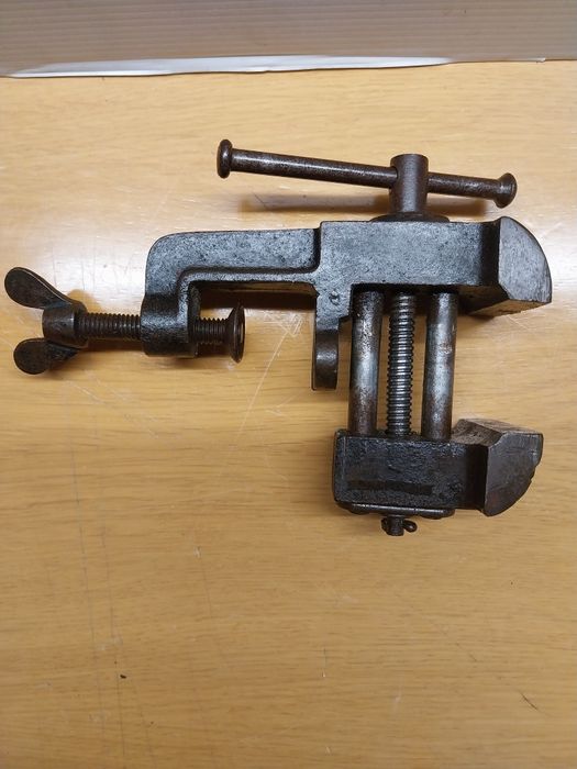 Pequeno torno antigo muito funcional