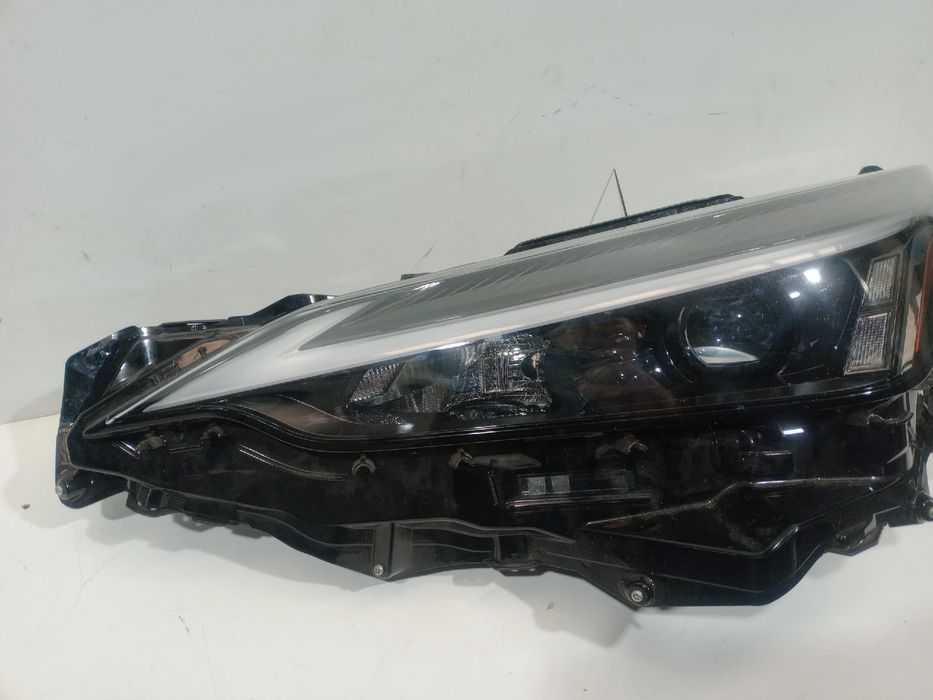 Ótica / farol esquerda LEXUS NX II (_A2_, _H2_)