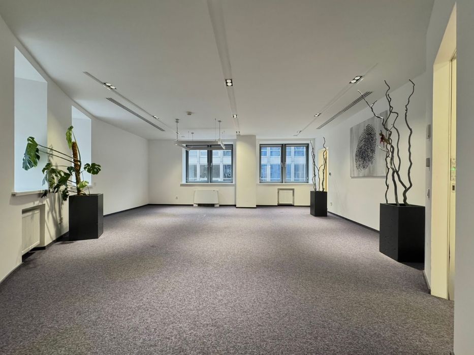 Оренда, офіс 250м2, дизайнерський ремонт, метро Палац спорту. Власник