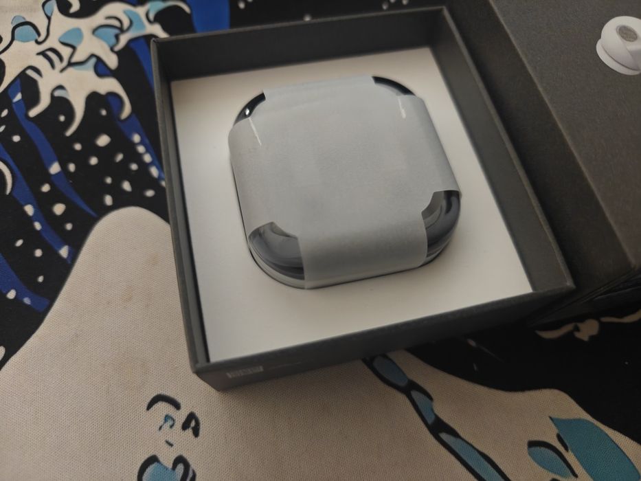 Troco/Vendo Samsung Buds 4 Pro novo com caixa e acessórios!