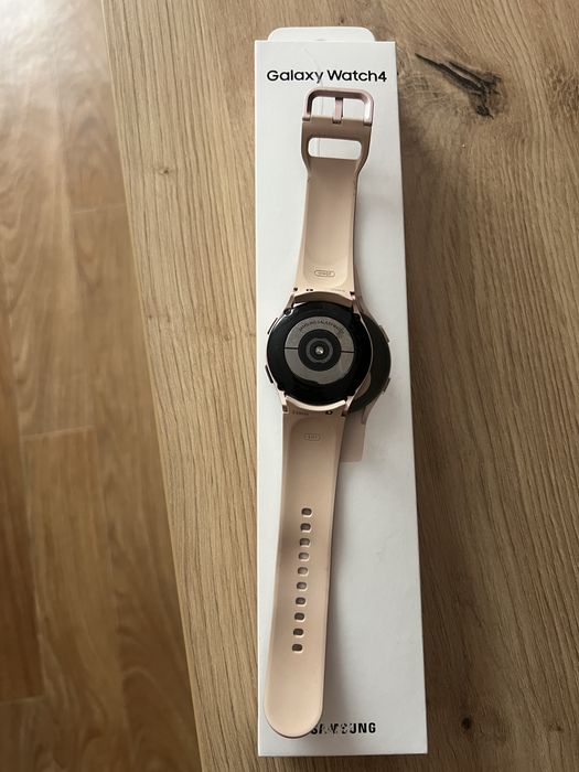 Продам смарт годиник Samsung Galaxy Watch4