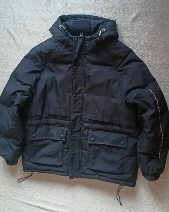 Ciepła zimowa kurtka typu bomber / puffer z kapturem - stylowa i wygodna