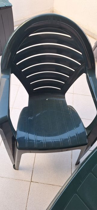 Mesa e cadeiras jardim
