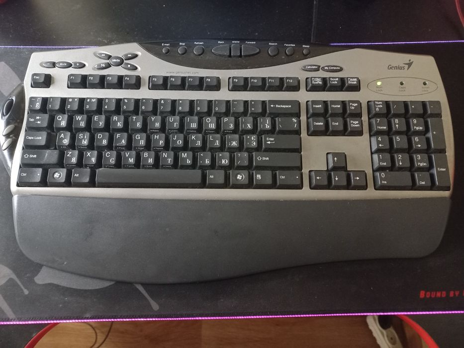 Мультимедийна клавиатура