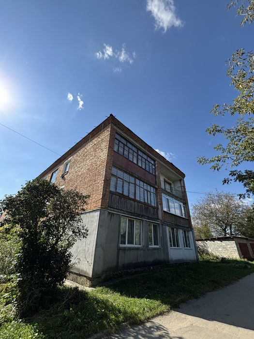 р 2-кімнатна квартира на 1 поверсі — зроби ремонт на свій смак!