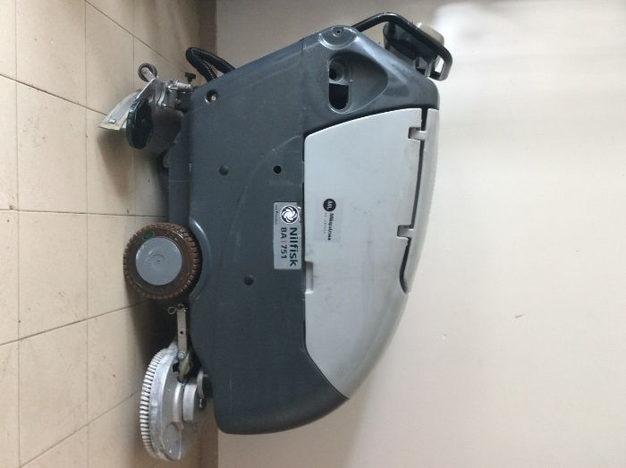 Lavadora aspiradora Nilfisk BA751