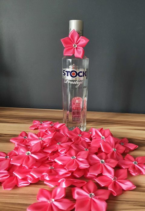 Kwiatki, kokardy na alkohol