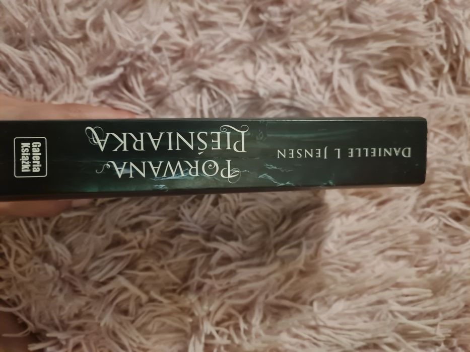 "Porwana pieśniarka" Danielle L. Jensen
