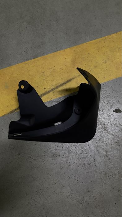 Брызговик задний левый Тесла 3 от 2016 до 2021 года