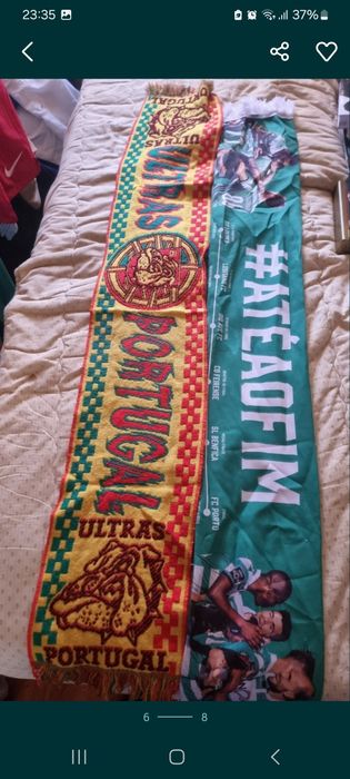 Cachecois de clubes  e da selecao  a cada 2 cachecoes  15 euros