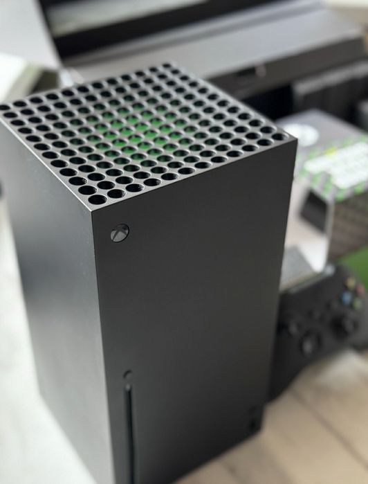 Xbox Series X 1TВ + Gamepad
