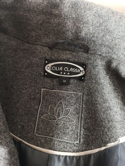 Elegancki klasyczny szary siwy wełniany płaszcz dwurzędowy rozm M/38 C