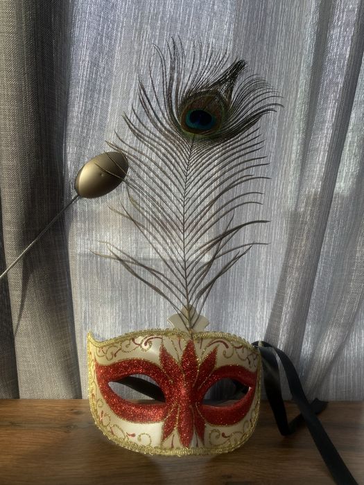 Декоративна прикраса ручної роботи з натуральним пірʼям Павліна