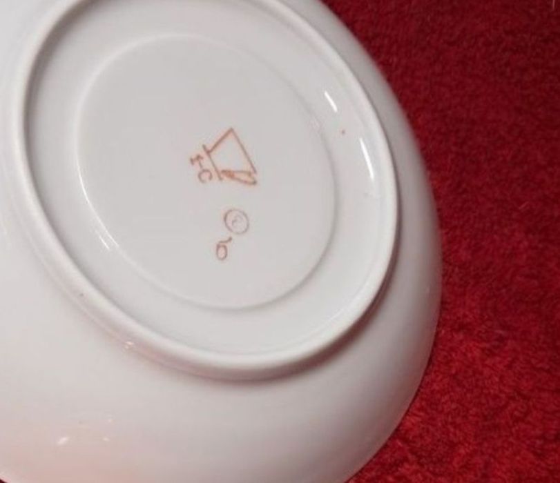 Винтажная посуда прошлого века.