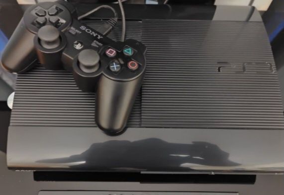 Sprzedam ps3 z grami i padami