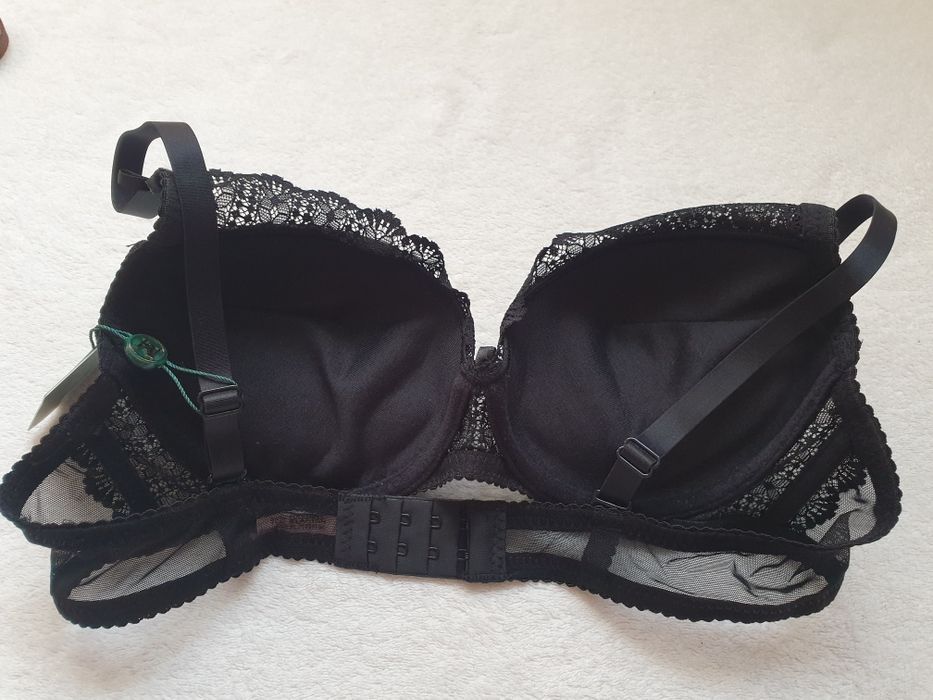 Czarny biustonosz Push Up 85B