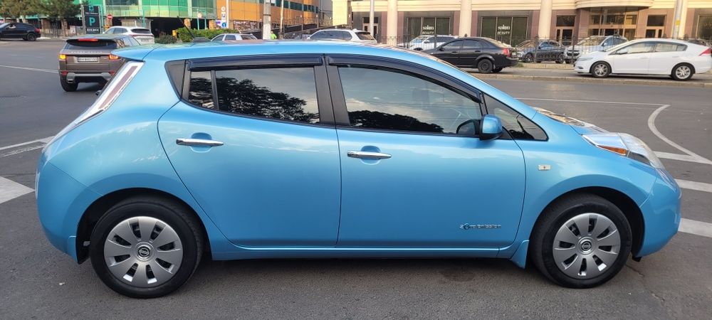 Продам автомобиль Nissan Leaf Ниссан Лиф blue голубой 10/12