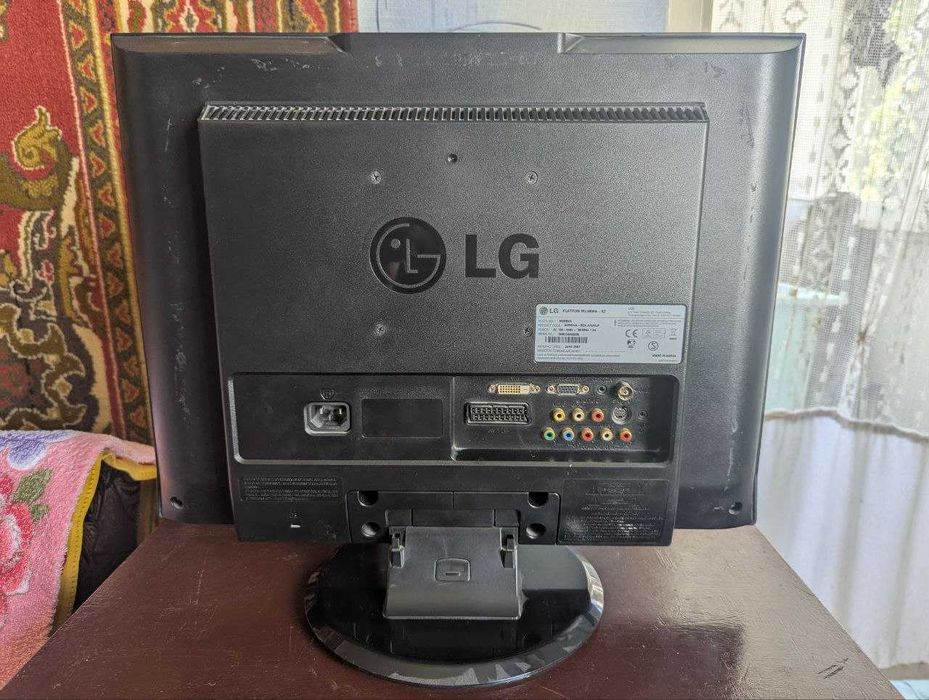 Монітор LG Flatron M208WA-BZ (вбудований TV-тюнер + пульт)