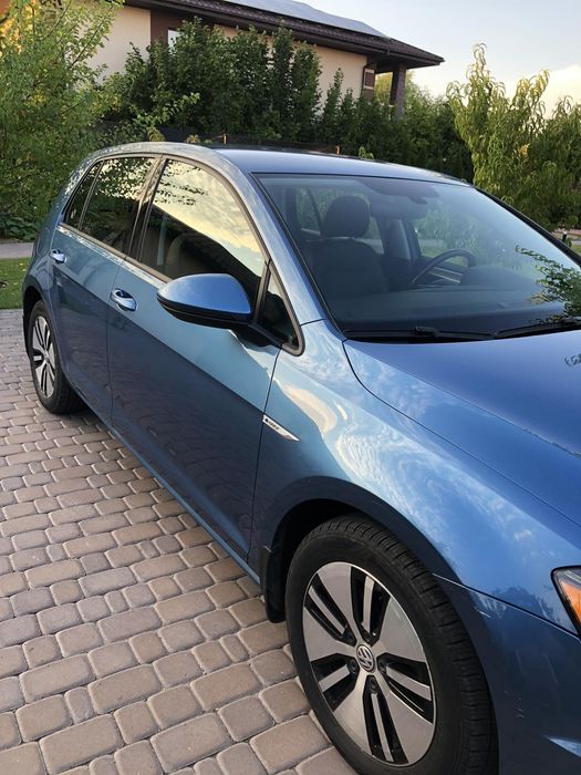 Продам Volkswagen E-golf 2016