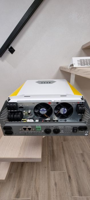 iнвертор гiбридный ESGSOLAX  6.2 кВт 48в 1фаза