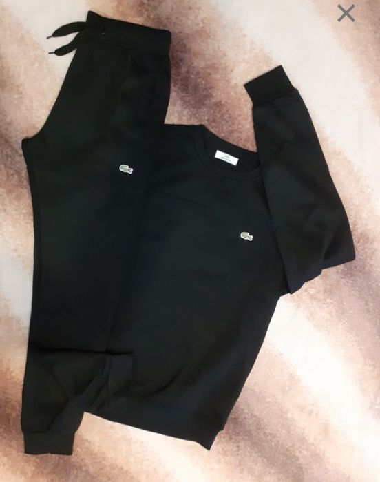 Dresy meskie z logo Lacoste.